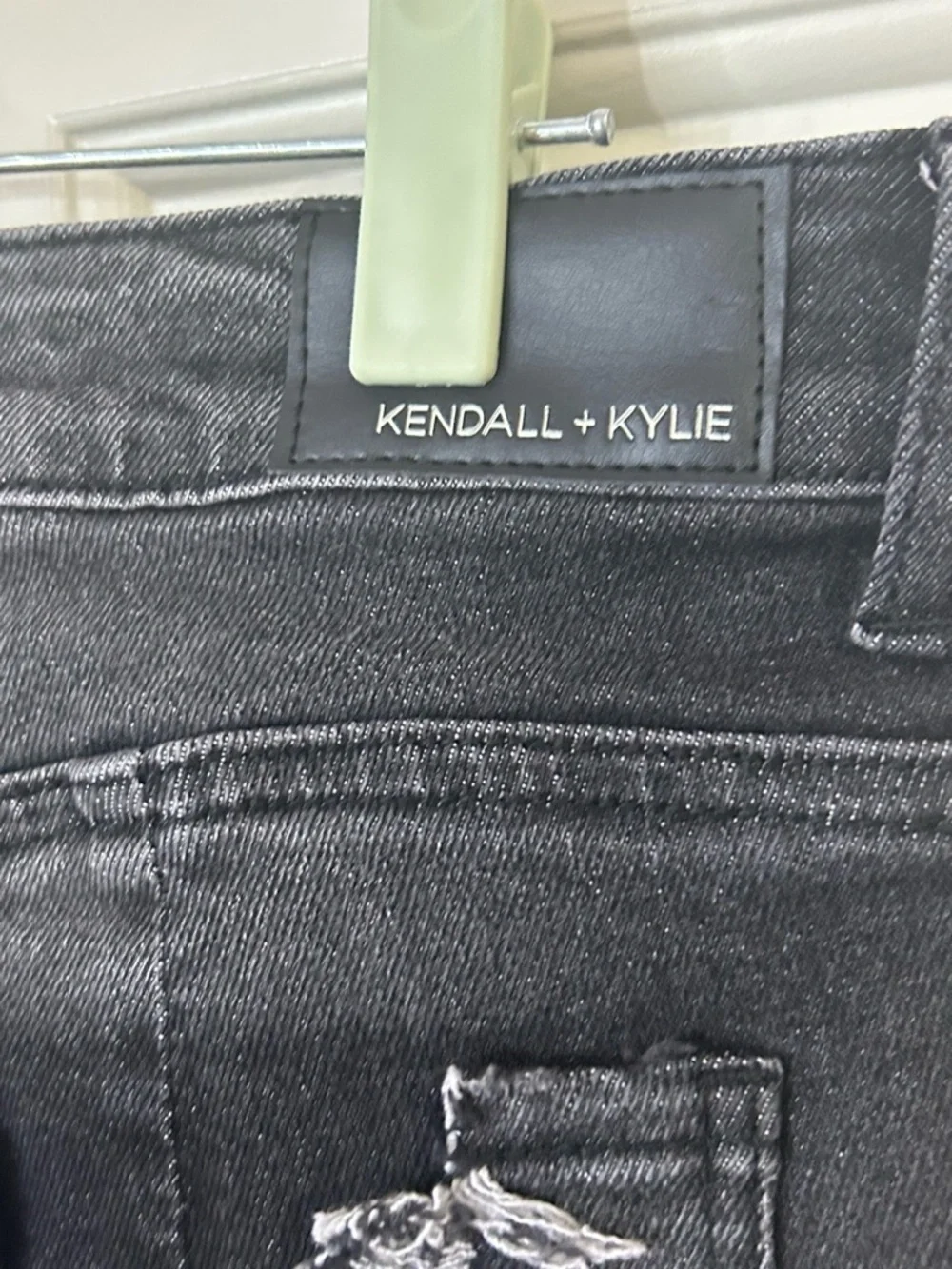 Kendall + Kylie Women's The Icon High Rise Straight sz 30 Black Denim Distressed - Picture 4 of 11
